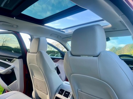 Jaguar F-Pace R-DYNAMIC BLACK 29