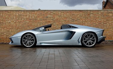 Lamborghini Aventador LP 700-4 Roadster 23