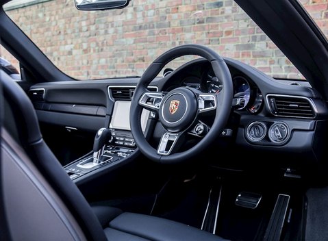 Porsche 911 Targa 4 GTS (991.2) 22