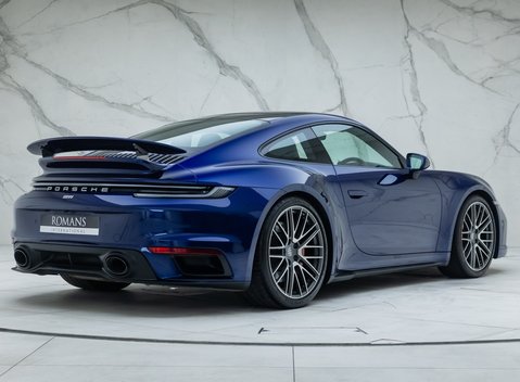 Porsche 911 Turbo (992) 6