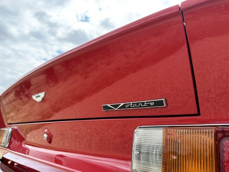 Aston Martin V8 VOLANTE 37