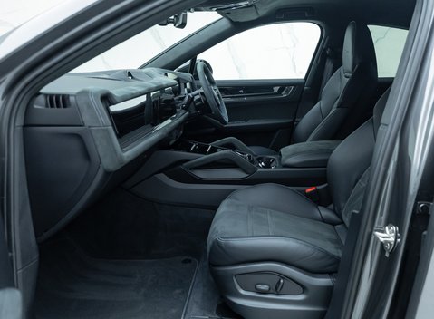 Porsche Cayenne TURBO E-HYBRID GT 17