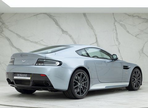 Aston Martin V12 Vantage S 7
