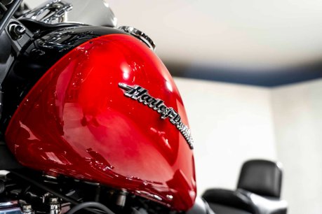 Harley-Davidson Softail Deluxe 1745. VAT Q. ONE OWNER. IMMACULATE EXAMPLE. TWO-TONE PAINT. 17