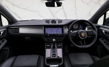 Porsche Macan S 16