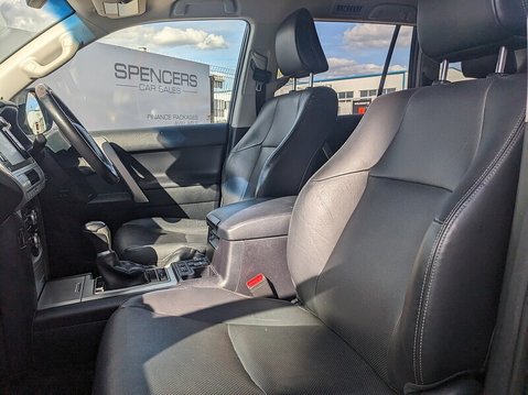 Toyota Land Cruiser D Invincible 15