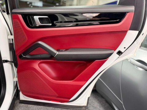 Porsche Cayenne 3.0 V6 E-Hybrid 14.1kWh SUV 5dr Petrol Plug-in Hybrid TiptronicS 4WD Euro 6 59