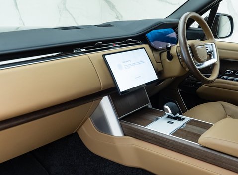 Land Rover Range Rover D350 Autobiography LWB 17