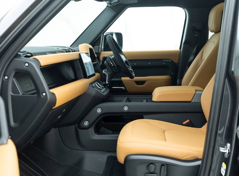 Land Rover Defender 110 V8 14