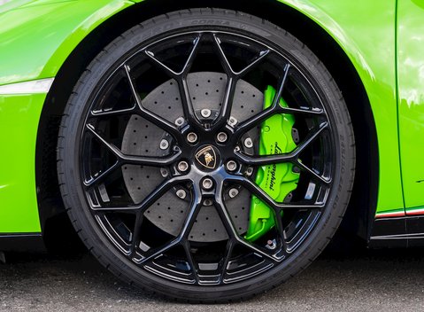 Lamborghini Huracan Spyder LP640-4 Performante 12