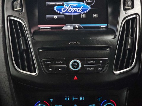 Ford Focus 1.0 Titanium 5dr 32