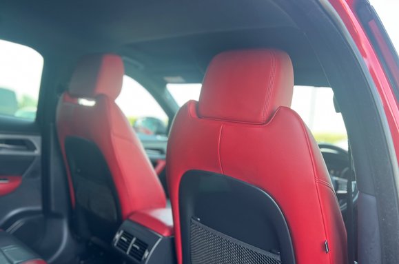 Jaguar F-Pace 3.0 V6 D300S AWD AUTO 33