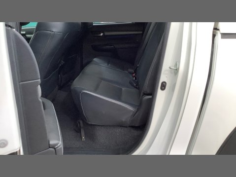 Toyota Hilux Invincible X | Auto | 2.8 LT | Double Cab | Sensors | EURO 6 | NO VAT 8