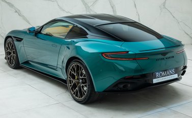 Aston Martin DB12 V8 11