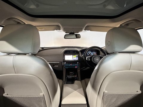 Jaguar F-Pace V6 PORTFOLIO AWD 11