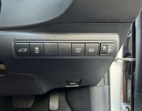 Toyota Corolla 1.8 Corolla Design HEV CVT 5dr 35