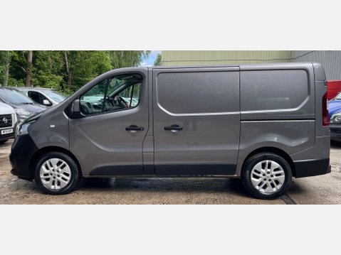 Renault Trafic 1.6 dCi ENERGY 27 Sport Nav Panel Van 5dr Diesel Manual SWB Standard Roof E 15