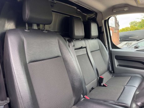 Vauxhall Vivaro 1.5 Vivaro 2700 Sportive S/S 33