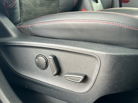 Ford Kuga ST-LINE X EDITION 36