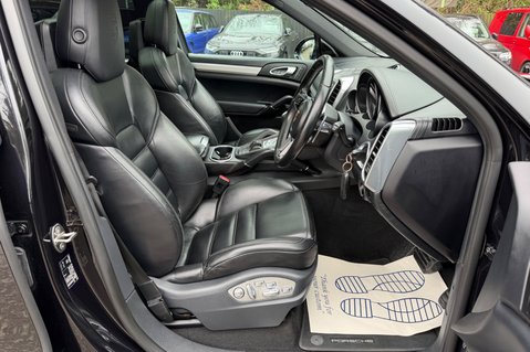 Porsche Cayenne D V6 TIPTRONIC S - REAR ENTERTAINMENT -PDLS -PAN ROOF -CAMERA -£17K EXTRAS 38