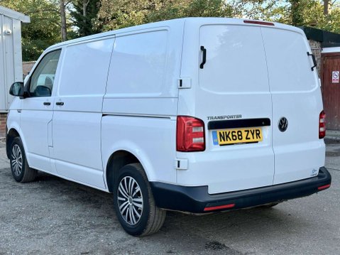 Volkswagen Transporter 2.0 TDI T32 Startline DSG FWD SWB Euro 6 (s/s) 5dr 7