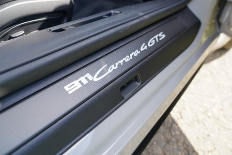 Porsche 911 CARRERA 4 GTS CONVERTIBLE 12