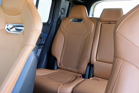 Defender 110 Commercial 4