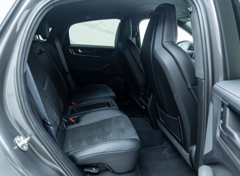 Porsche Cayenne TURBO E-HYBRID GT 24