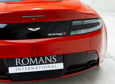 Aston Martin V12 Vantage S Roadster 33