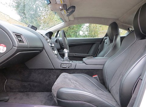 Aston Martin V12 Vantage 11