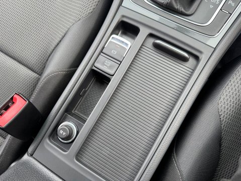 Volkswagen Golf SE NAVIGATION TSI BLUEMOTION TECHNOLOGY DSG 47