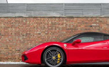 Ferrari 488 GTB 32