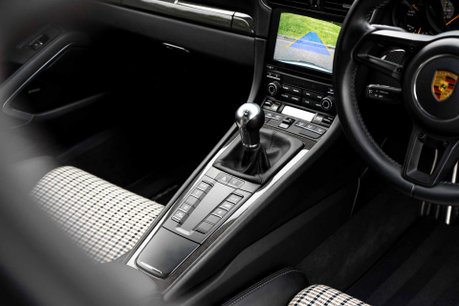 Porsche 911 GT3 TOURING. HOUNDSTOOTH. CARBON INT. PCCBS. LIFT. S/CHRONO. 12