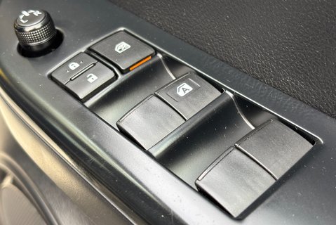 Toyota Hilux Active 4WD D-4D DCB Utility Service Body - Uprated to 3.5t 39