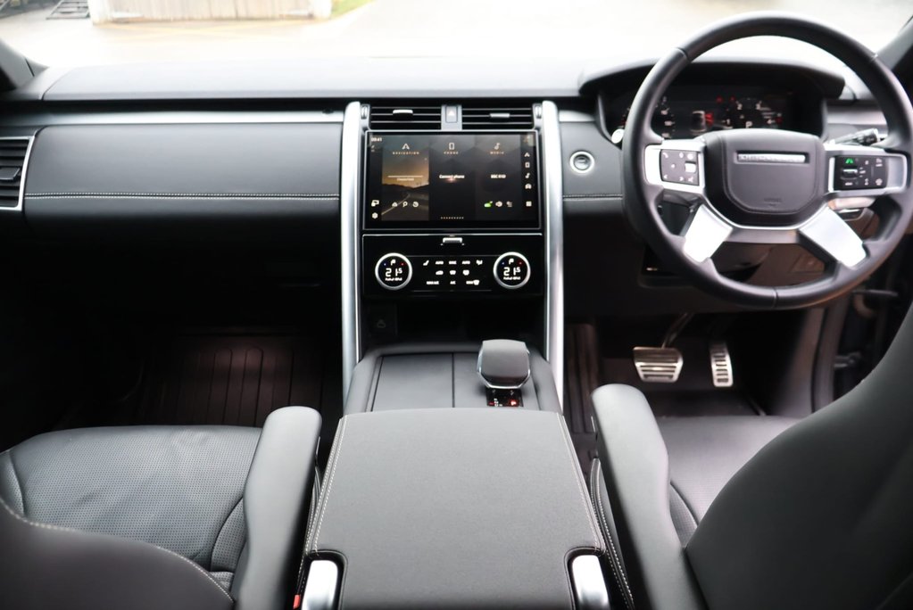 Land Rover Discovery COMMERCIAL DYNAMIC HSE HUGE FACTORY SPEC WITH ELECTRIC REAR LANDROVER SEATS 24