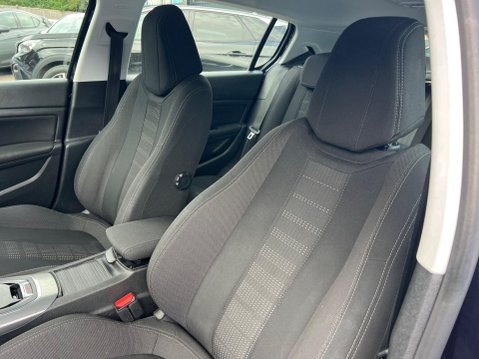 Peugeot 308 1.2 PureTech Allure EAT Euro 6 (s/s) 5dr 27