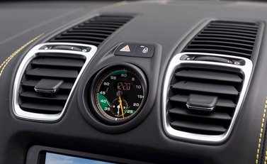 Porsche Cayman GT4 (718) 17