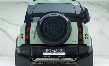 Land Rover Defender 110 75th Anniversary P400e 5