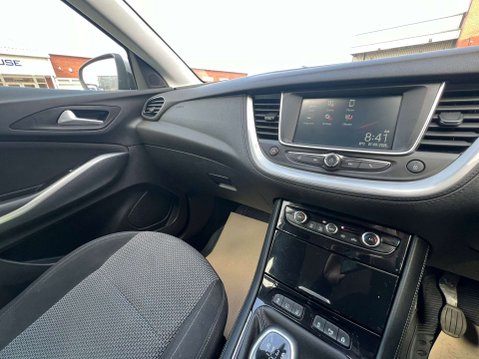 Vauxhall Grandland X 1.6 Grandland X SE TD S/S 5dr *NATIONAL DELIVERY* 25
