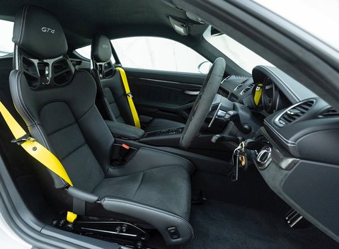 Porsche 718 Cayman GT4 10