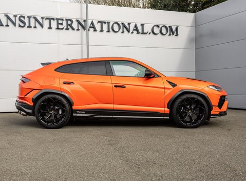 Lamborghini Urus PERFORMANTE 3