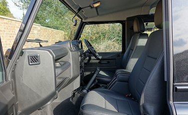 Land Rover Defender T40 21