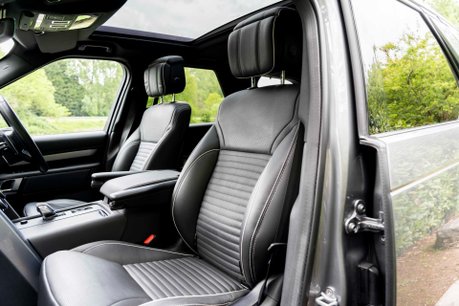 Land Rover Discovery R-DYNAMIC HSE MHEV. 7 SEATS. ELECTRIC TOWBAR. OPENING PANO ROOF. 22S. 9