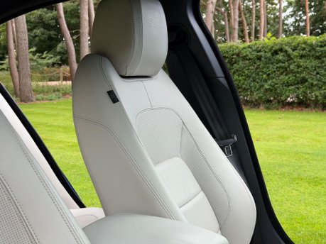 Jaguar XE R-DYNAMIC HSE 29