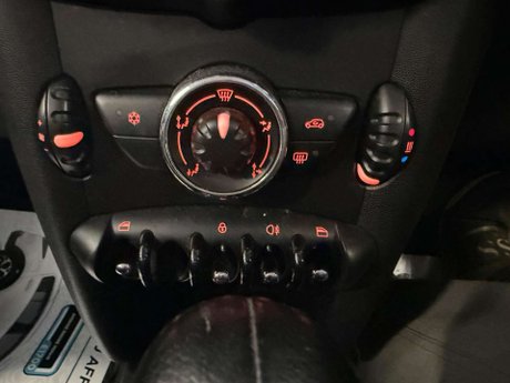 Mini Hatch 2.0 Cooper D Auto Euro 5 3dr 14