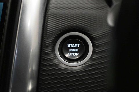 Land Rover Discovery 3.0 Discovery R-Dynamic HSE D MHEV Auto 4WD 5dr 29