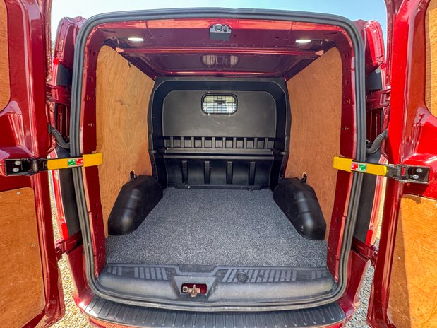 Ford Transit Custom Crew Cab SWB L1H1 Low Roof Limited 300 Air Con Alloys Sensors EURO 6 10
