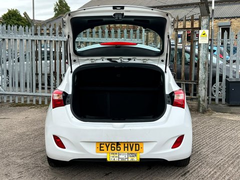 Hyundai i30 CRDI S BLUE DRIVE 16