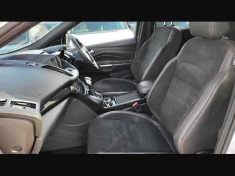 Ford Kuga ST-LINE X 31