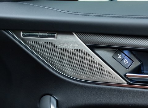 Jaguar F-Pace SVR 30